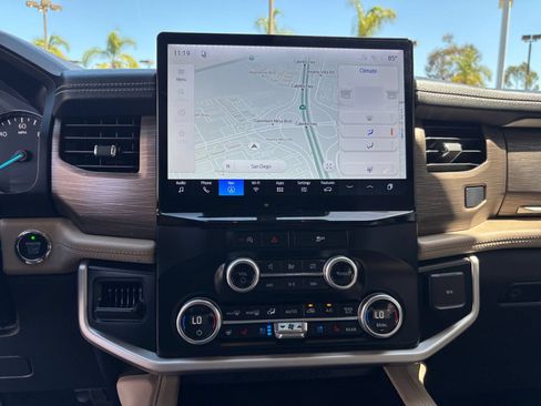 Used 2024 Ford Expedition Limited RWD image 19