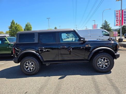 New 2025 Ford Bronco Badlands image 4