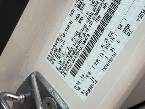 Used 2017 Ford Escape Titanium image 28