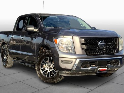 Used 2021 Nissan Titan SV w/ SV Convenience Package image 2