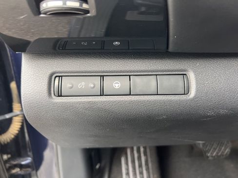 Used 2022 Nissan Pathfinder SV AWD/4WD image 10