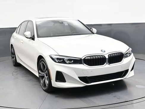 Used 2023 BMW 330i Sedan w/ Premium Package image 11