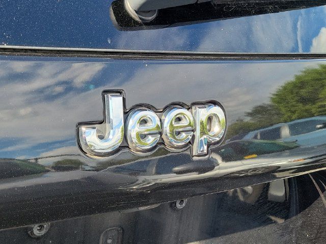 Used 2019 Jeep Cherokee Limited FWD image 5