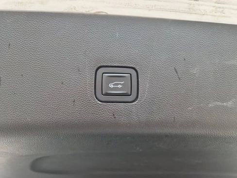 Used 2018 Chevrolet Traverse Premier w/ Driver Confidence II Package FWD image 14
