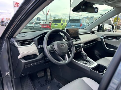 Used 2023 Toyota RAV4 XLE Premium image 10