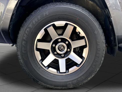 Used 2021 Toyota 4Runner TRD Off-Road Premium AWD/4WD image 19
