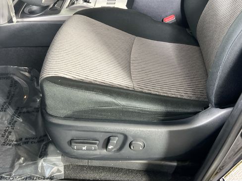Used 2020 Toyota 4Runner SR5 AWD/4WD image 19