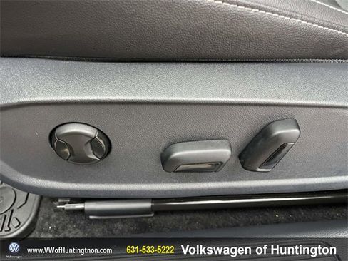 Certified 2022 Volkswagen Jetta SE image 12