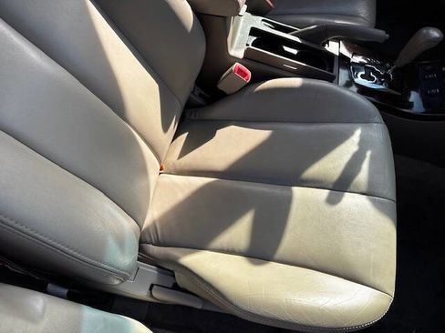 Used 2005 Nissan Altima 3.5 SE w/ (V01) Leather Pkg image 28