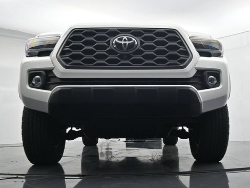 Used 2023 Toyota Tacoma TRD Off-Road w/ Advanced Technology Package AWD/4WD image 33