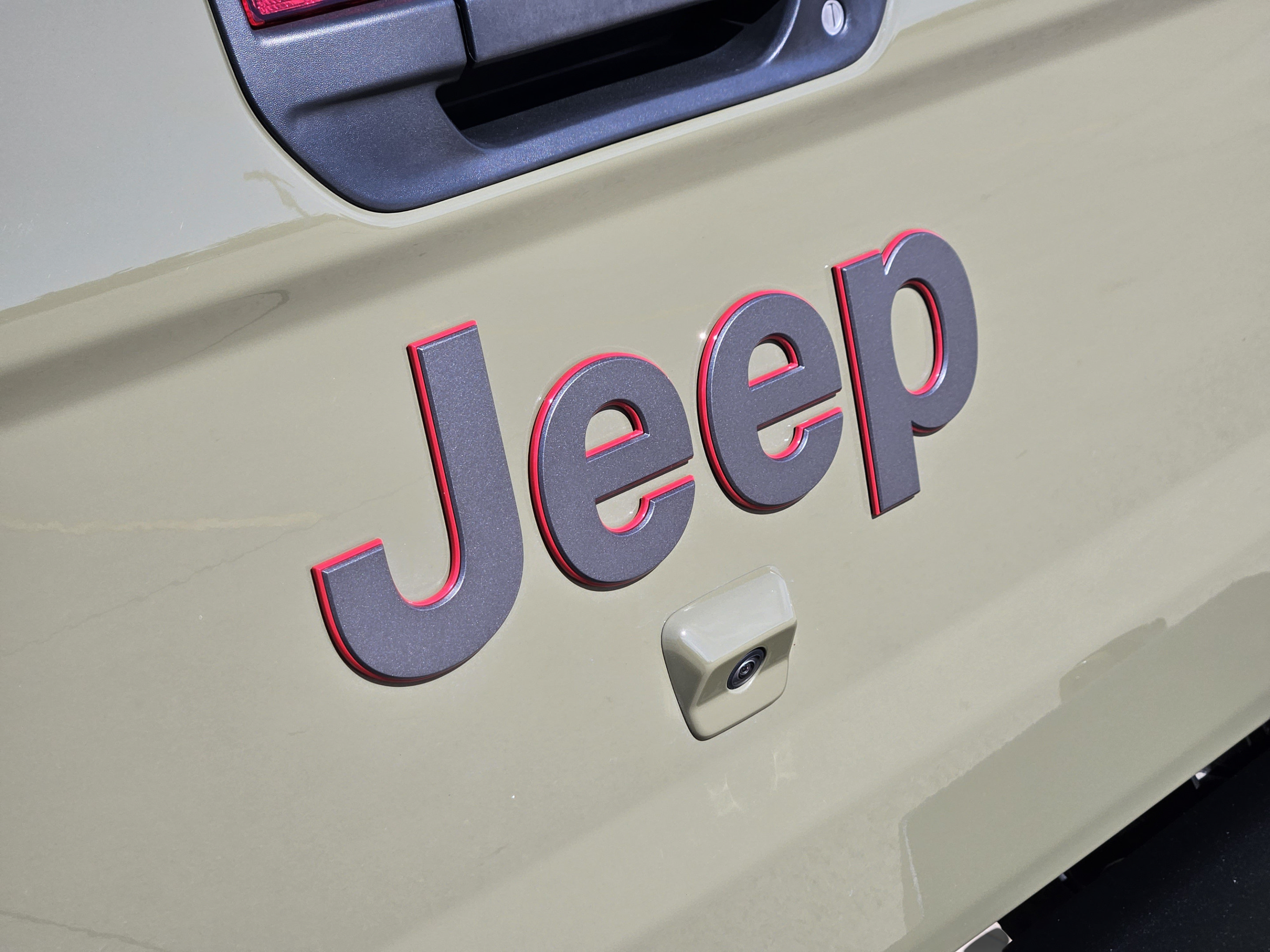 Used 2025 Jeep Gladiator Rubicon AWD/4WD image 8