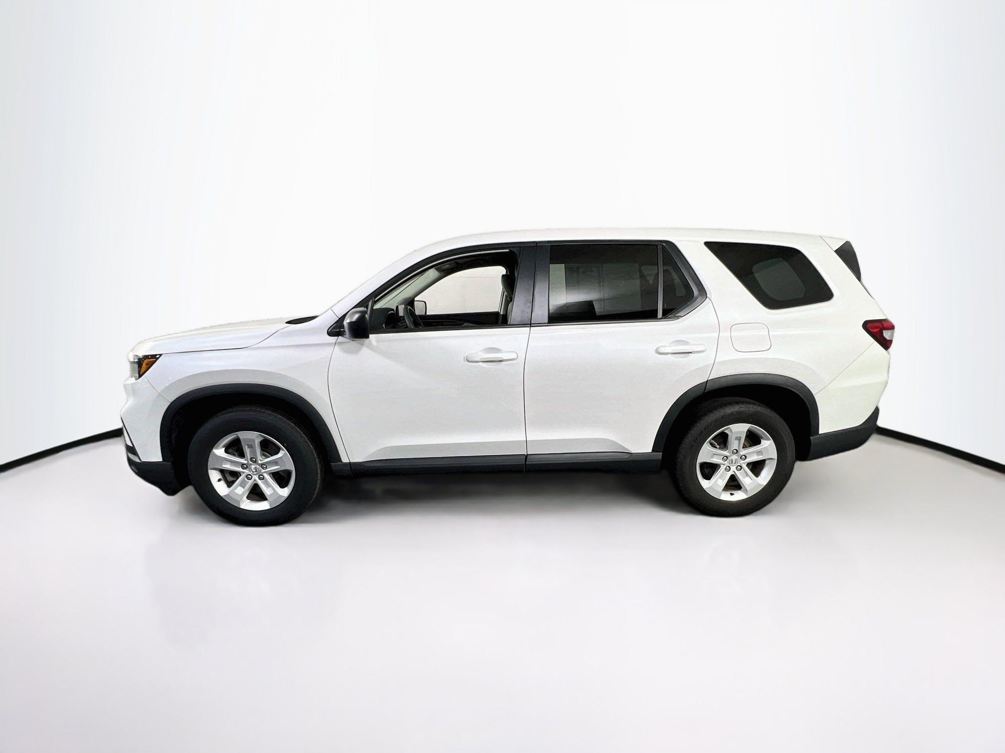 Used 2023 Honda Pilot LX image 8