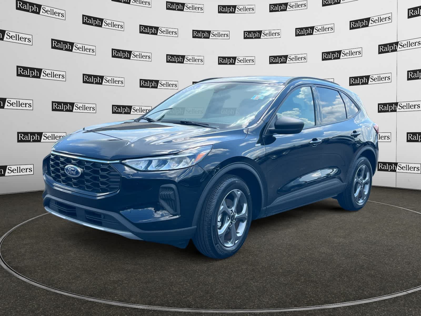 Used 2025 Ford Escape ST-Line FWD image 2
