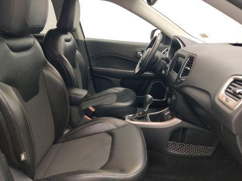 Used 2018 Jeep Compass Latitude w/ Popular Equipment Group FWD image 21