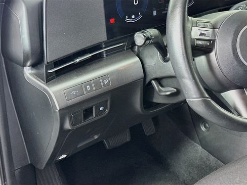 Used 2025 Hyundai Kona SEL FWD image 17
