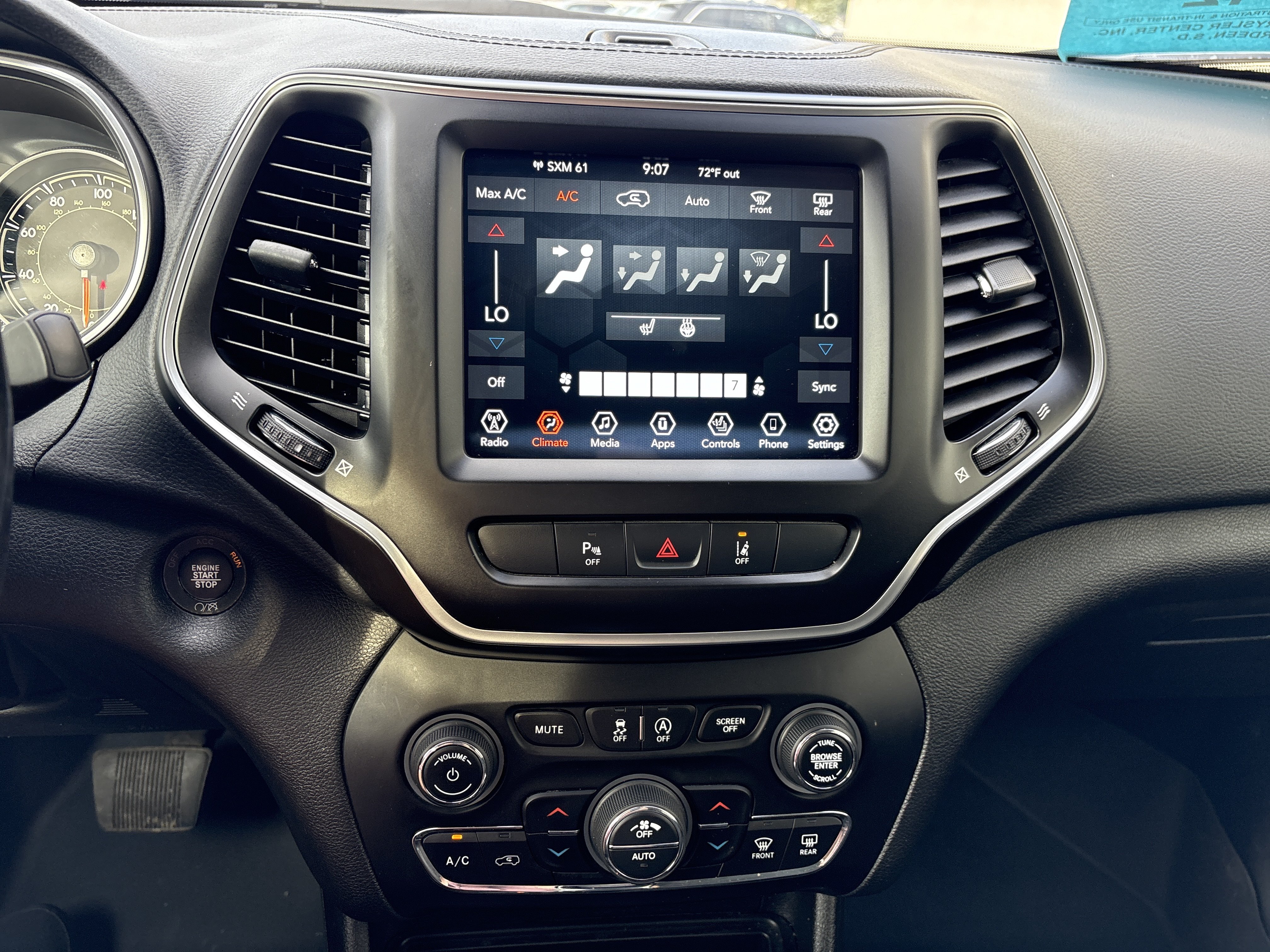 Used 2021 Jeep Cherokee Latitude Lux w/ Comfort/Convenience Group AWD/4WD image 19