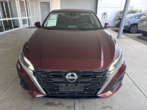 Used 2023 Nissan Altima 2.5 SV image 2