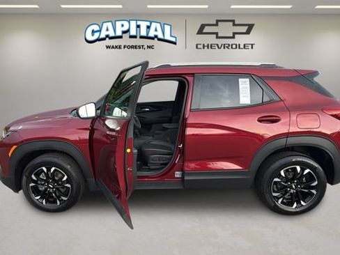 Used 2023 Chevrolet TrailBlazer LT w/ Convenience Package AWD/4WD image 9