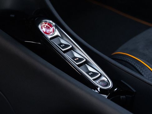 Used 2023 McLaren Artura RWD image 59