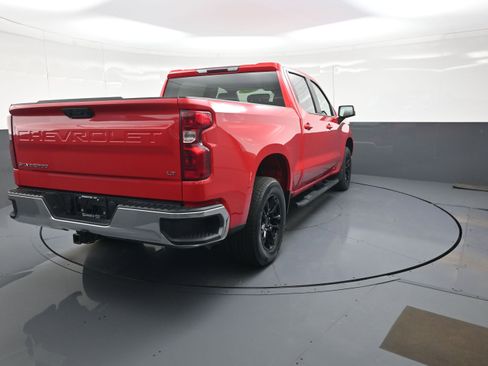 Used 2022 Chevrolet Silverado 1500 LT AWD/4WD image 3