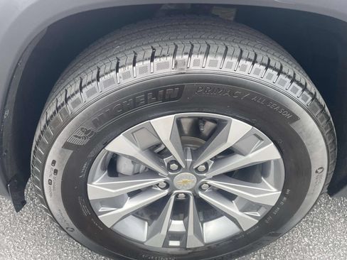 Used 2025 Chevrolet Equinox LT w/ Convenience Package II AWD/4WD image 9