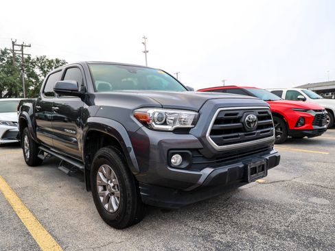 Used 2018 Toyota Tacoma SR5 RWD image 6