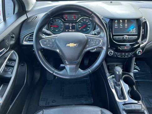 Used 2018 Chevrolet Cruze Premier FWD image 14