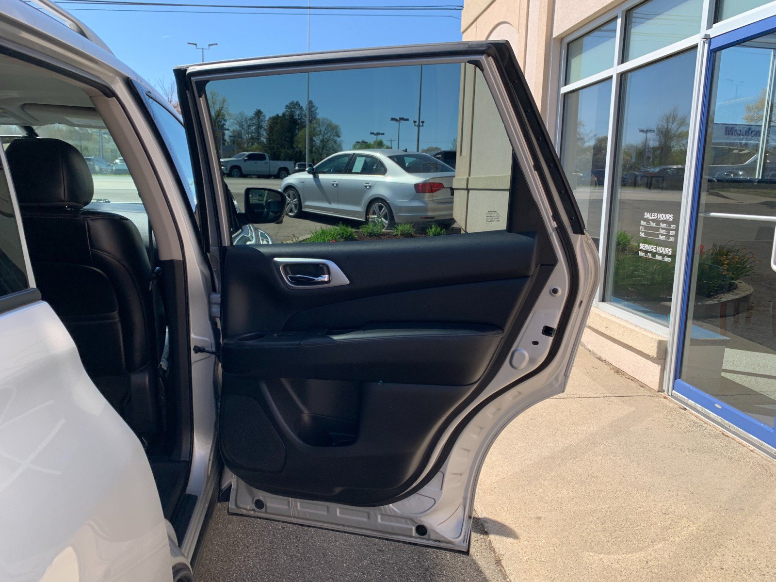 Used 2020 Nissan Pathfinder SL AWD/4WD image 38