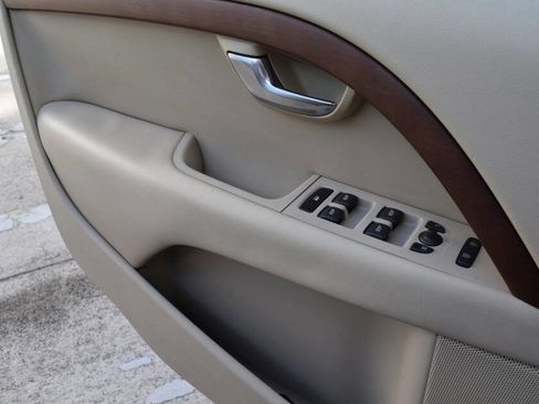 Used 2011 Volvo XC70 3.2 w/ Premium Pkg image 70