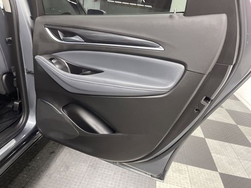 Used 2018 Buick Enclave Essence image 19