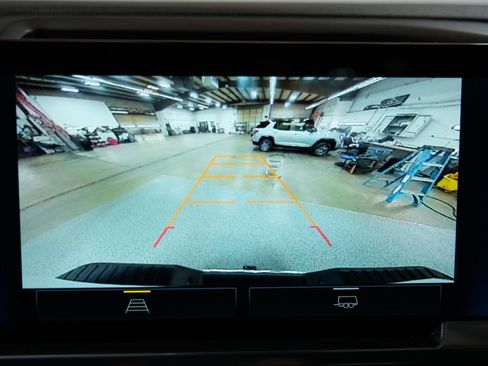 Used 2025 Chevrolet Silverado 2500 LT w/ Convenience Package image 34