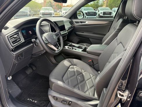 Used 2024 Volkswagen Atlas Cross Sport SE w/ Panoramic Sunroof Package image 10
