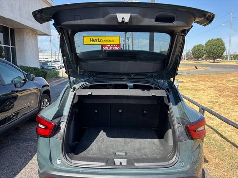 Used 2025 Chevrolet Trax LT FWD image 29