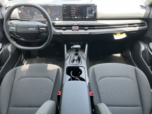 New 2026 Kia K4 LXS FWD image 3