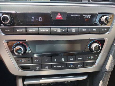Used 2017 Hyundai Sonata Limited w/ Ultimate Package 04 FWD image 19