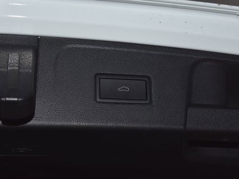 Certified 2025 Volkswagen Atlas Peak Edition SE image 25