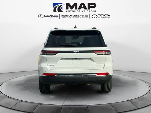 New 2025 Jeep Grand Cherokee Laredo image 4