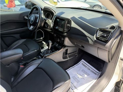 Used 2019 Jeep Compass Latitude FWD image 33