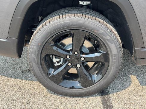 New 2025 Jeep Grand Cherokee L Limited w/ Black Appearance Package image 5