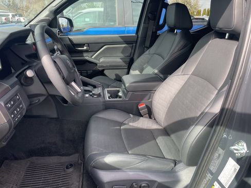 Used 2025 Toyota Tacoma TRD Off-Road w/ TRD Off Road Premium Package image 10