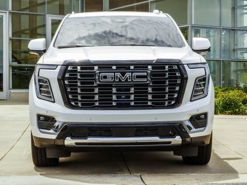 Used 2025 GMC Yukon XL Denali Ultimate AWD/4WD image 7