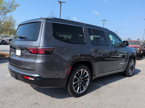 Certified 2022 Jeep Wagoneer Series III w/ Premium Group I AWD/4WD image 4