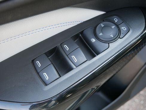 Used 2025 Chevrolet Trax LT FWD image 20