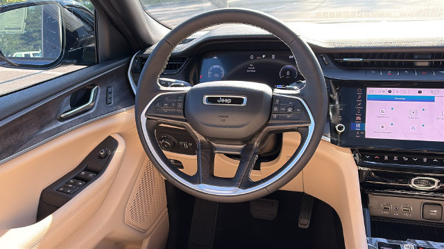 New 2027 Jeep Grand Cherokee Limited AWD/4WD image 25