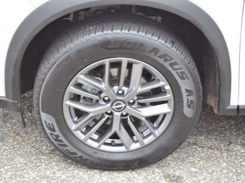 Used 2024 Nissan Rogue S image 13