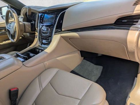 Used 2018 Cadillac Escalade ESV Platinum AWD/4WD image 26