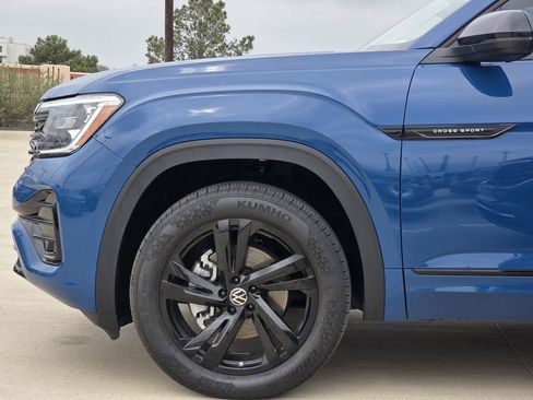 Used 2025 Volkswagen Atlas Cross Sport SEL R-Line image 5