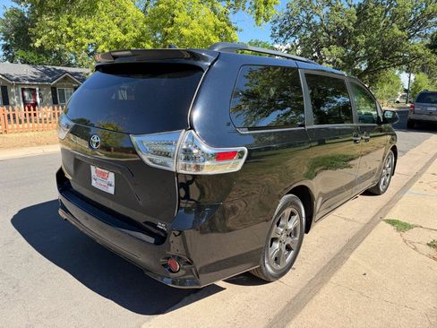 Used 2020 Toyota Sienna SE AWD/4WD image 5