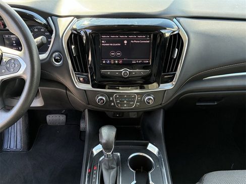 Used 2021 Chevrolet Traverse LS image 25