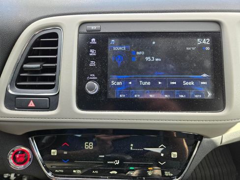 Used 2022 Honda HR-V EX image 9